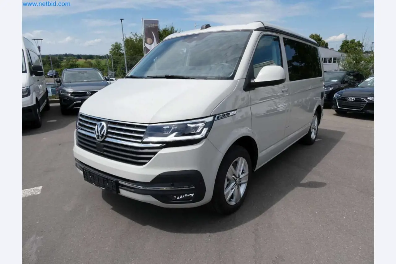 Moderne Campervans, Transporter und PKW-1