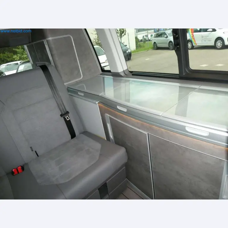 Moderne Campervans, Transporter und PKW-23