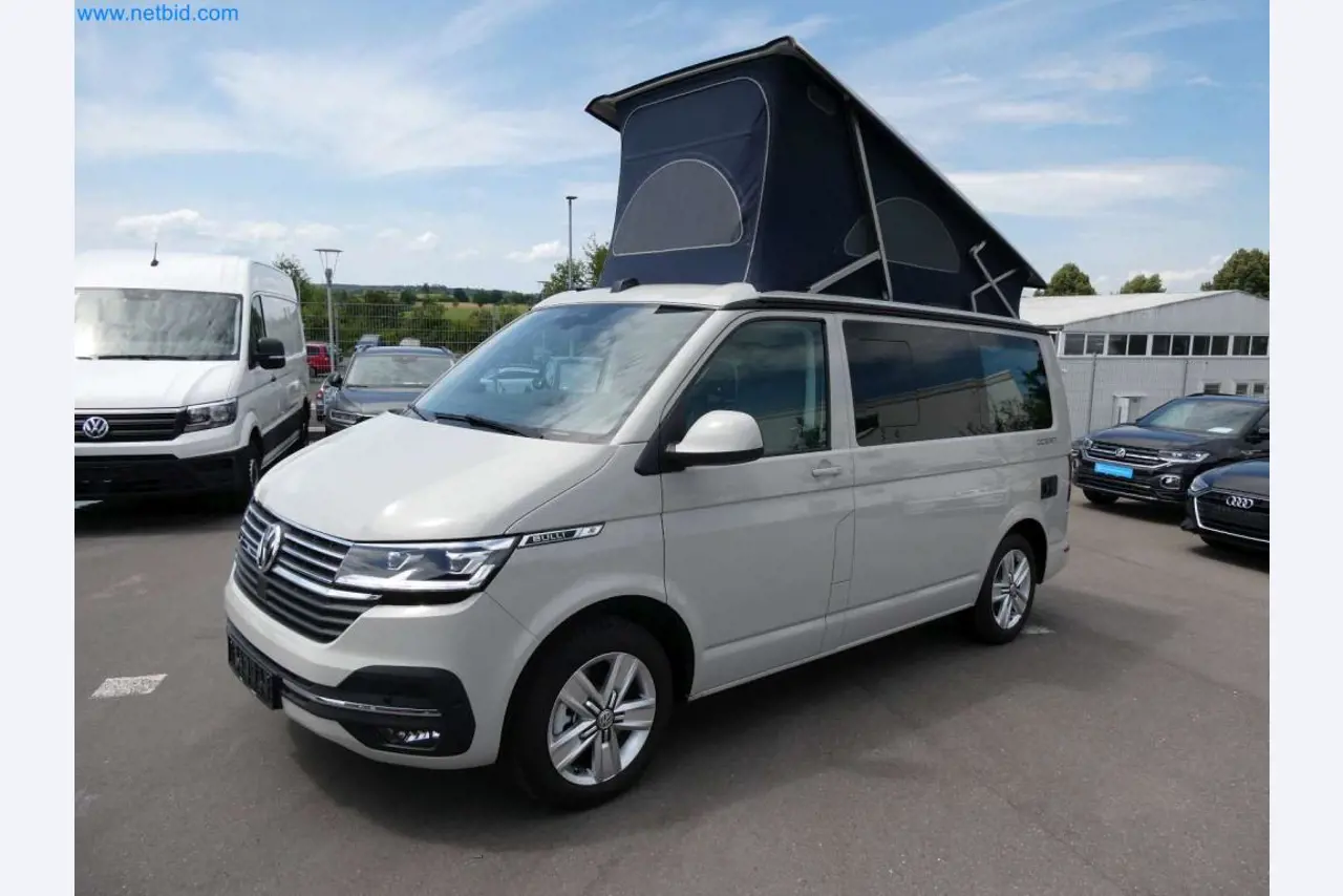 Moderne Campervans, Transporter und PKW-26