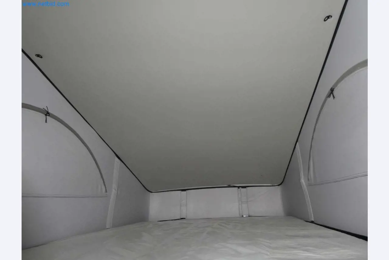 Moderne Campervans, Transporter und PKW-32