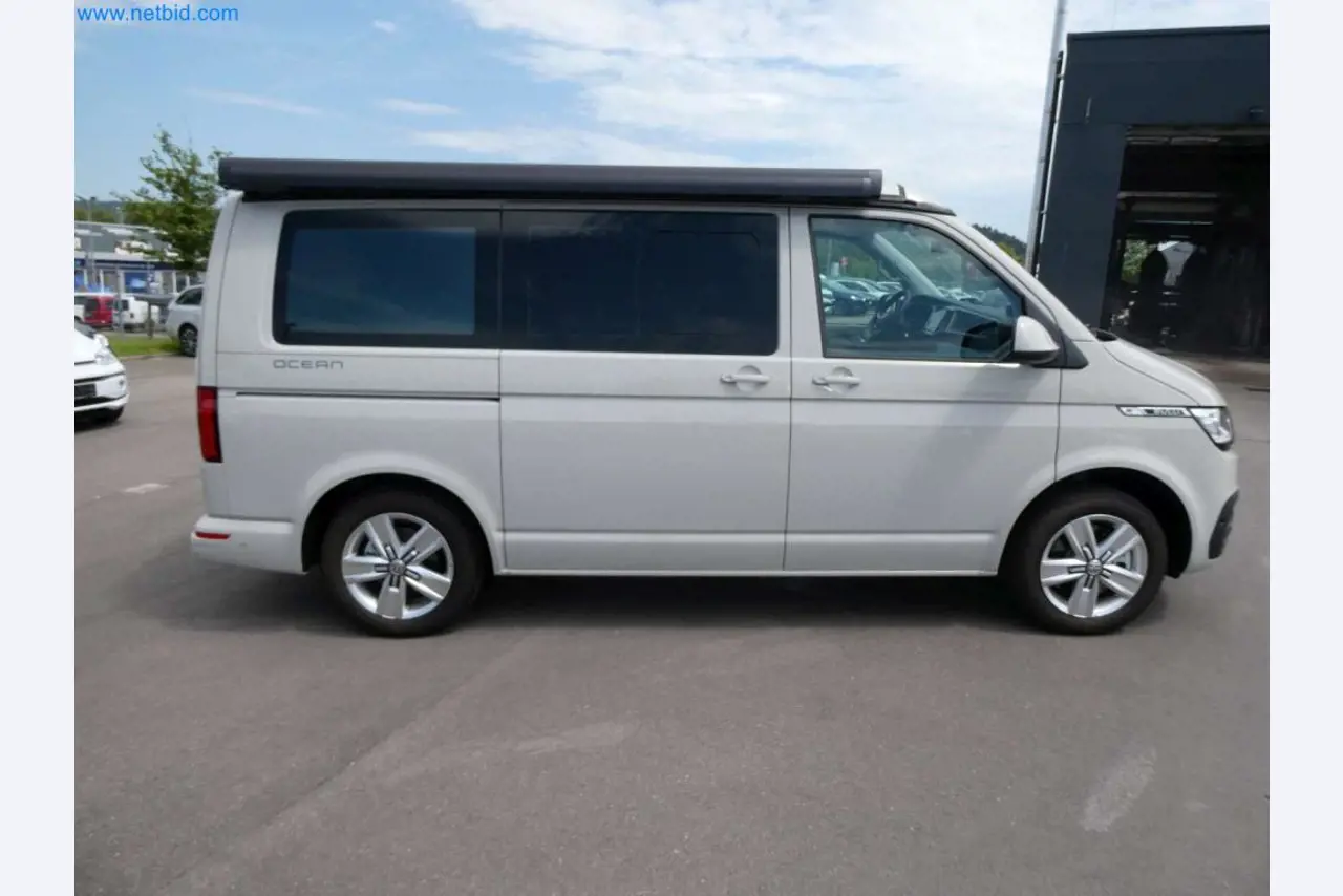 Moderne Campervans, Transporter und PKW-35
