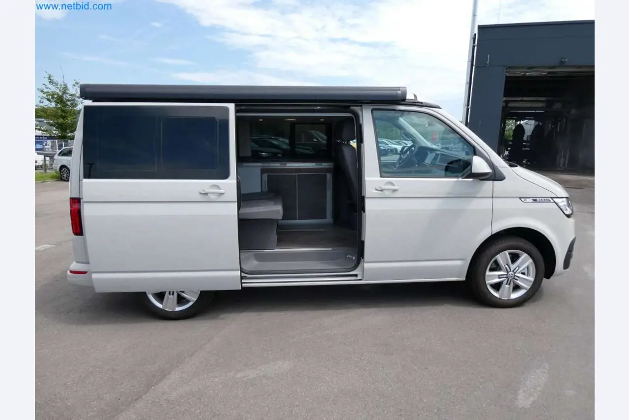 Moderne Campervans, Transporter und PKW-38