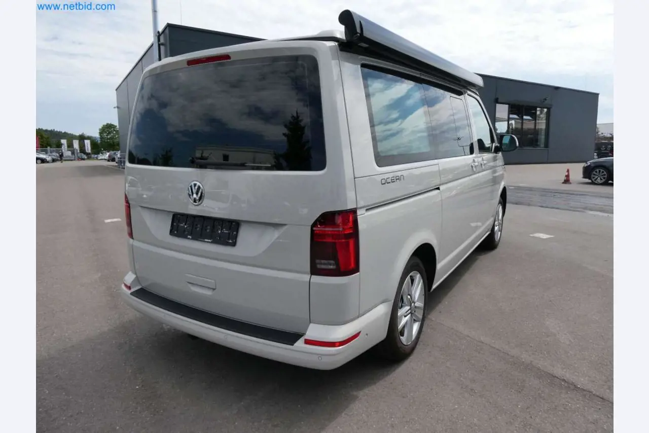 Moderne Campervans, Transporter und PKW-3