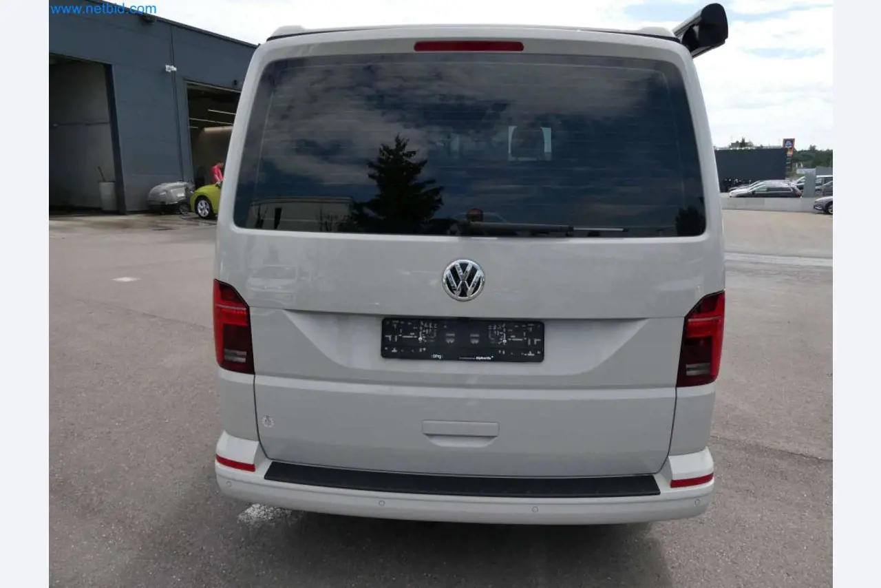 Moderne Campervans, Transporter und PKW-4