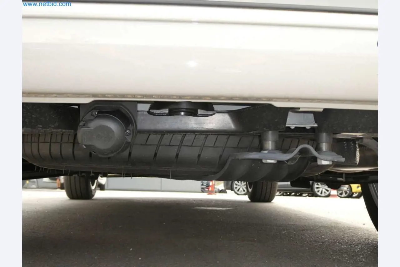 Moderne Campervans, Transporter und PKW-5