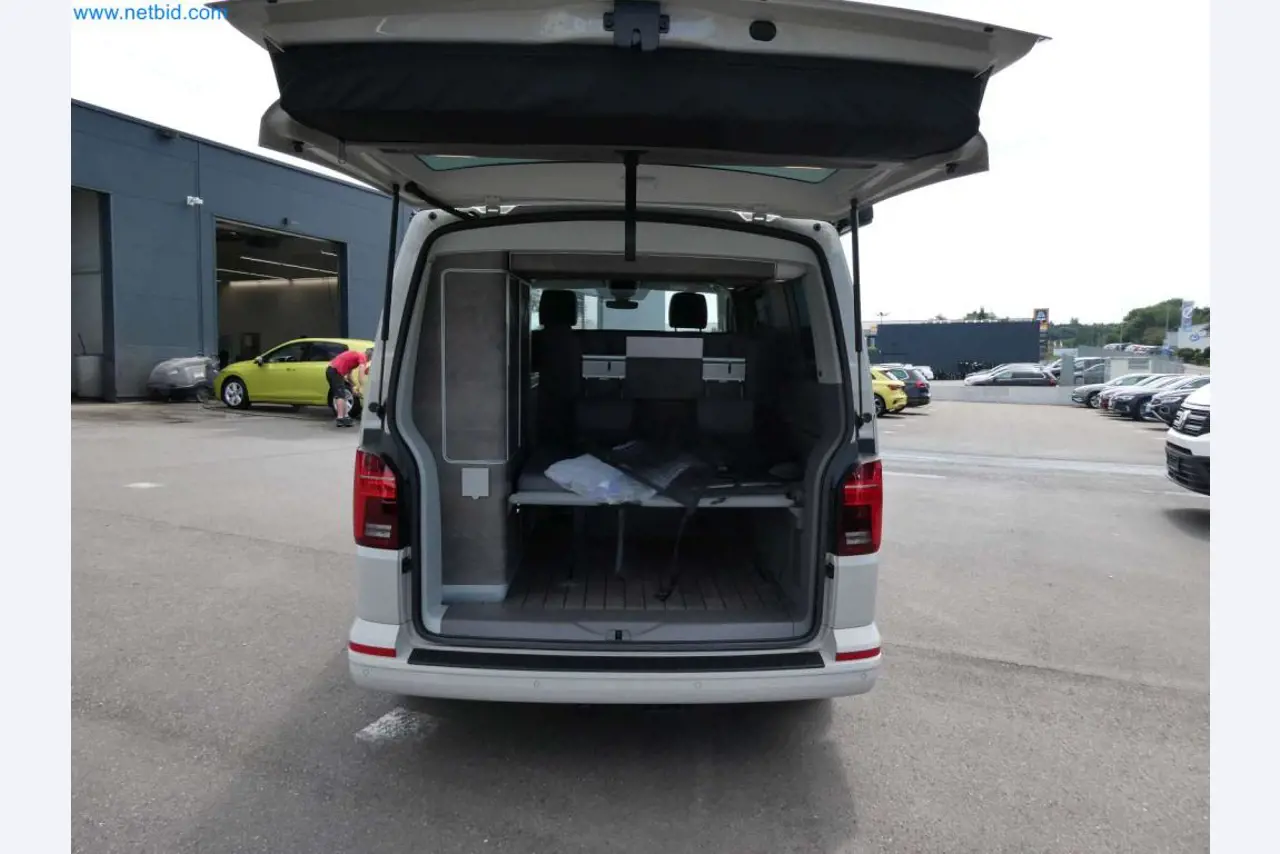 Moderne Campervans, Transporter und PKW-6