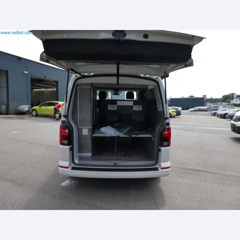 Moderne Campervans, Transporter und PKW-6