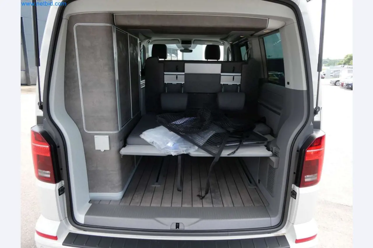 Moderne Campervans, Transporter und PKW-7