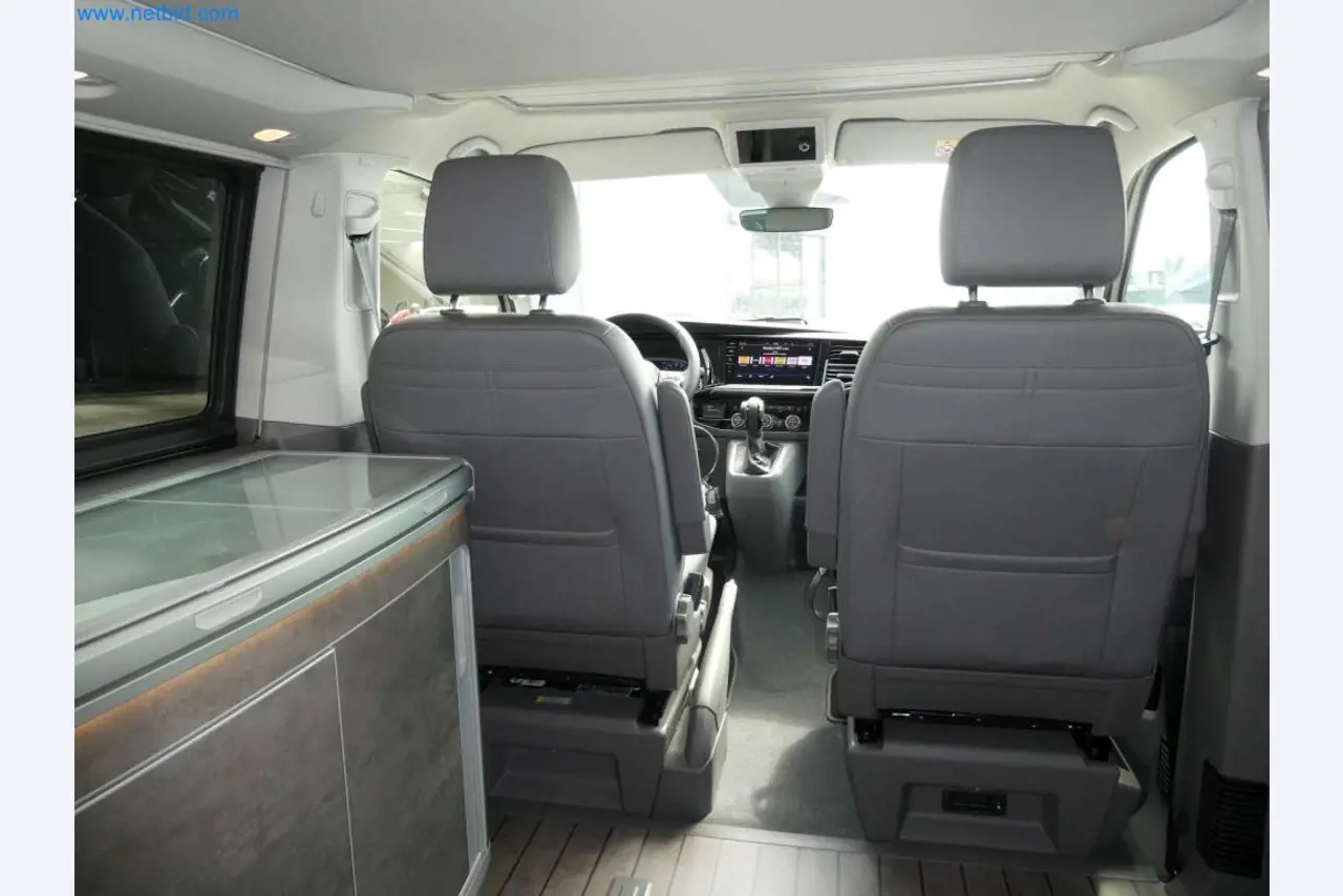 Moderne Campervans, Transporter und PKW-8