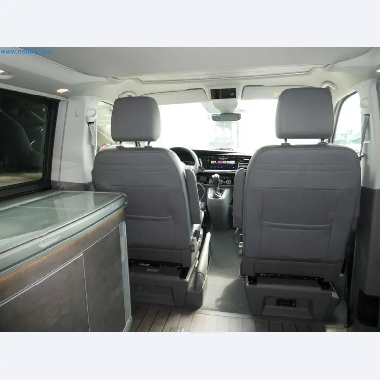 Moderne Campervans, Transporter und PKW-8