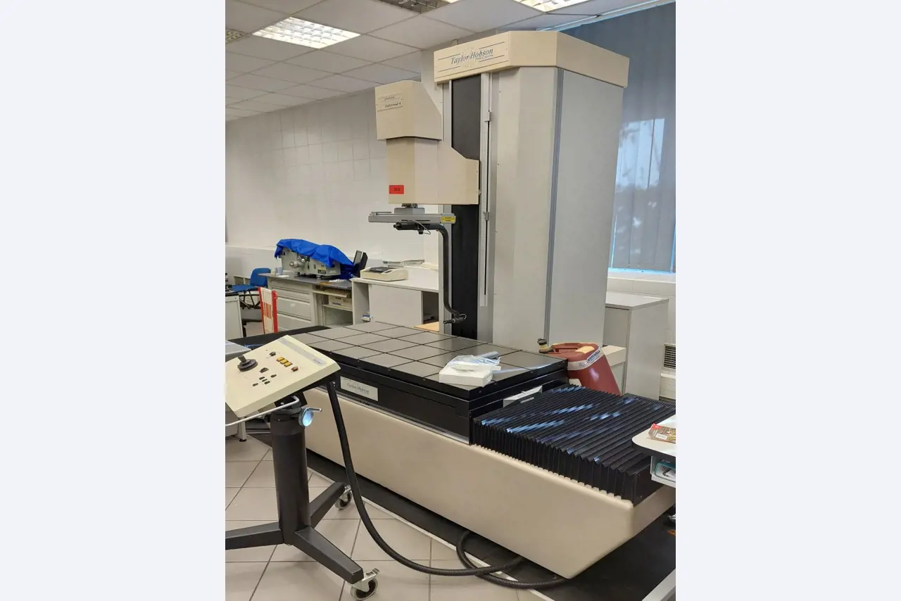 FCA Powertrain Polonia Metrología + Laboratorio-2