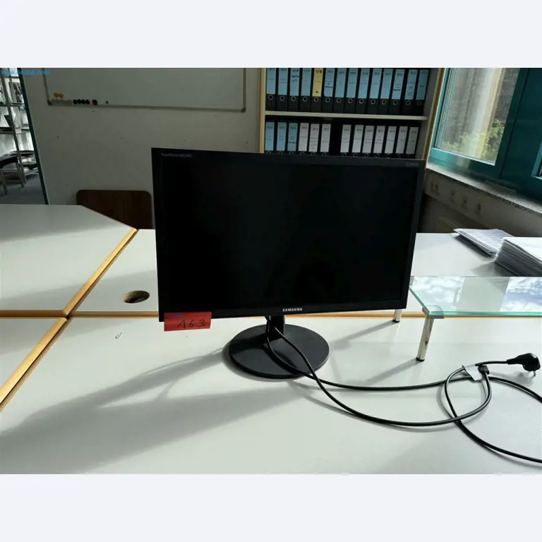 Machines, inventarissen, opbergtechniek en designmeubels van een meubelfabrikant-1