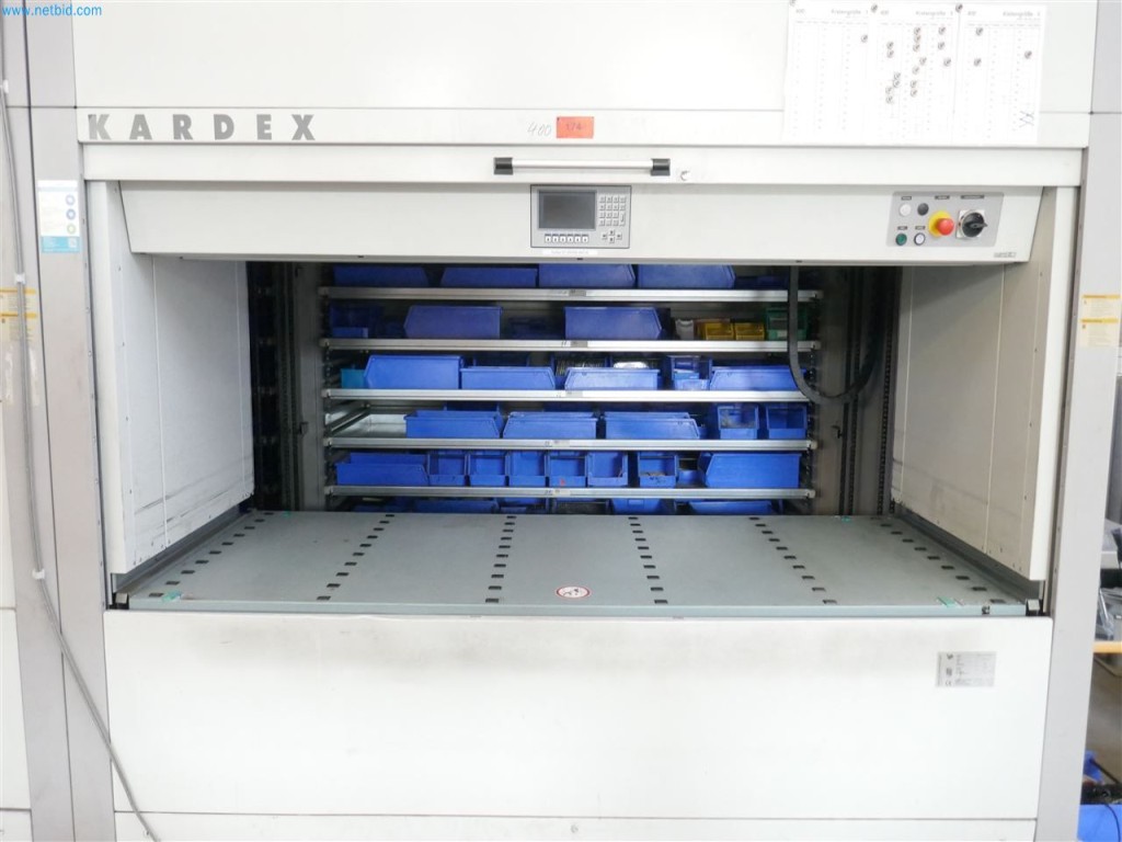 Maschinen, Warenvorräte, Lagertechnik u. Designmöbel eines Möbelherstellers-1