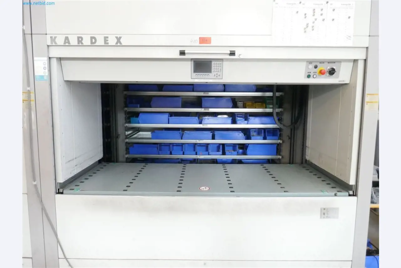 Maschinen, Warenvorräte, Lagertechnik u. Designmöbel eines Möbelherstellers-1