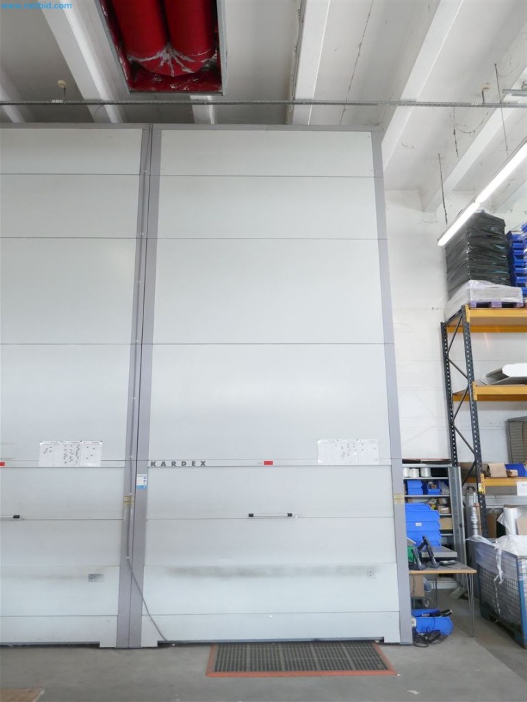 Maschinen, Warenvorräte, Lagertechnik u. Designmöbel eines Möbelherstellers-3