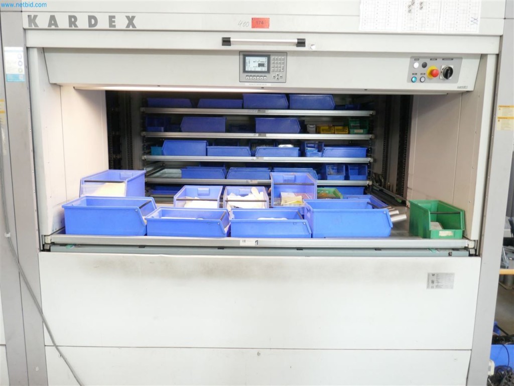 Maschinen, Warenvorräte, Lagertechnik u. Designmöbel eines Möbelherstellers-6