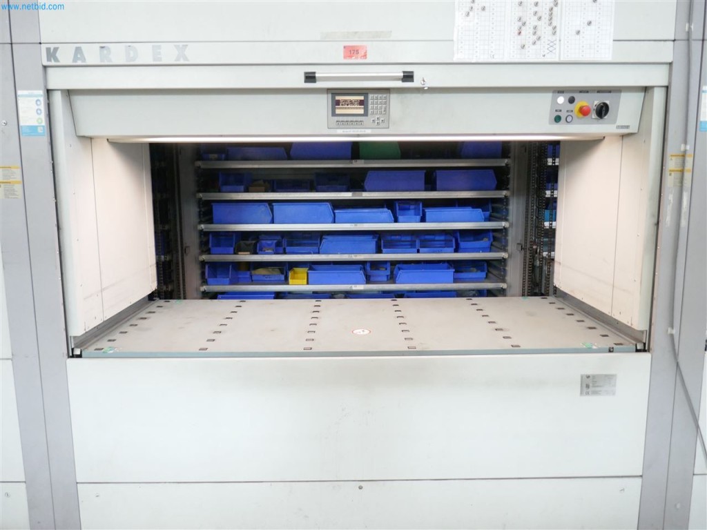 Maschinen, Warenvorräte, Lagertechnik u. Designmöbel eines Möbelherstellers-3