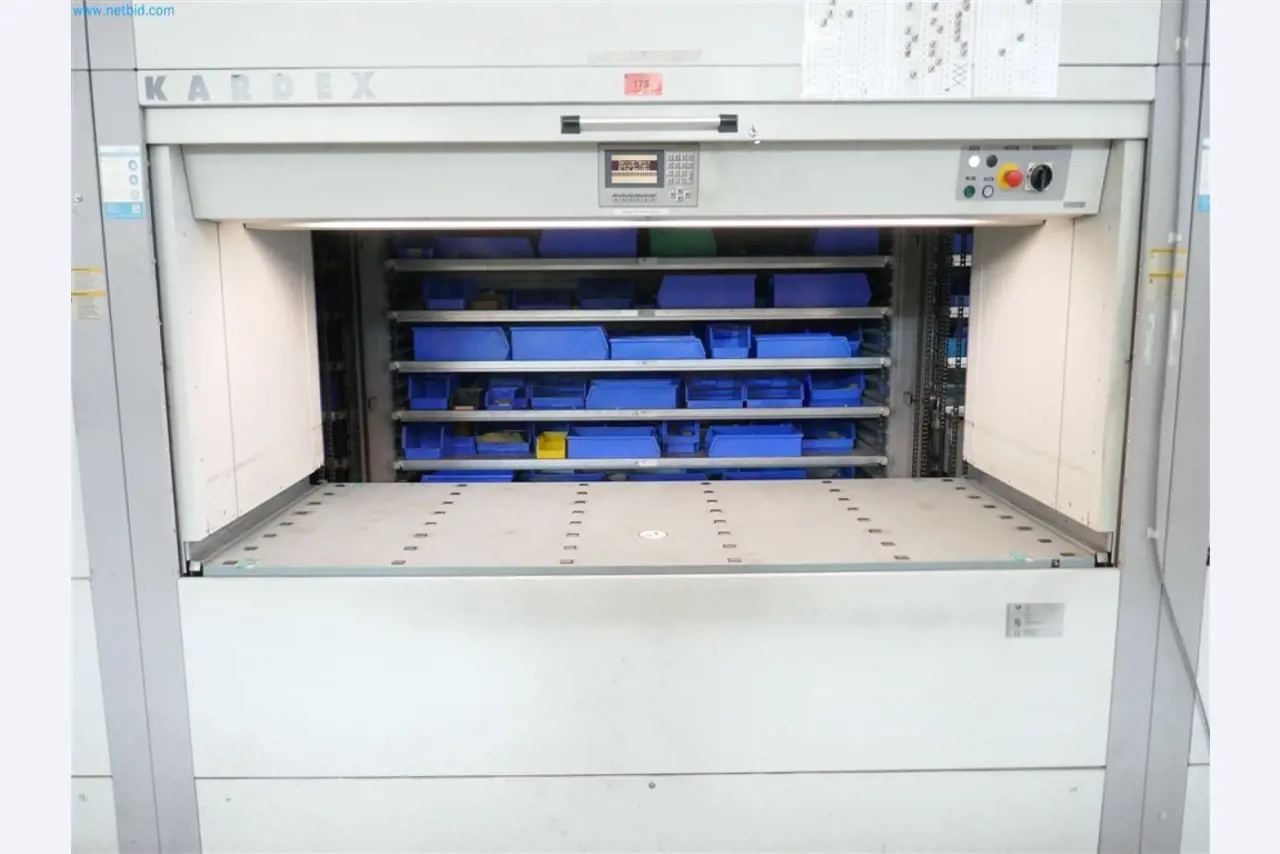 Maschinen, Warenvorräte, Lagertechnik u. Designmöbel eines Möbelherstellers-3