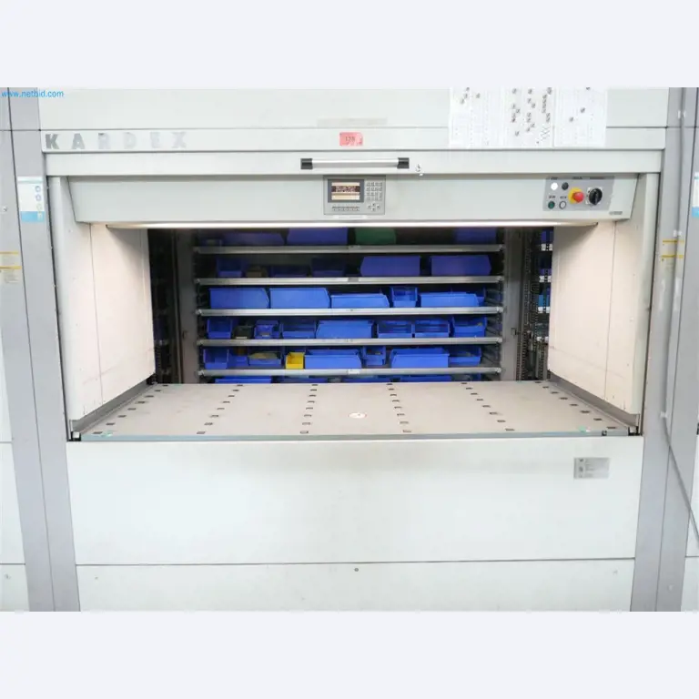 Maschinen, Warenvorräte, Lagertechnik u. Designmöbel eines Möbelherstellers-3