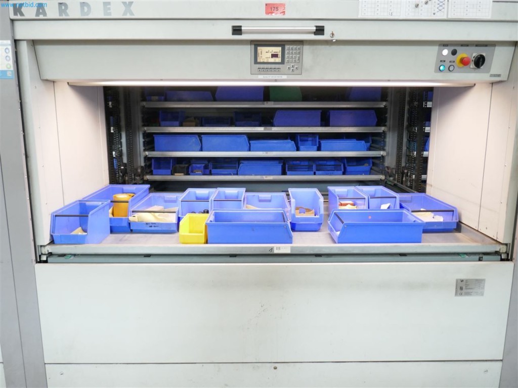 Maschinen, Warenvorräte, Lagertechnik u. Designmöbel eines Möbelherstellers-5