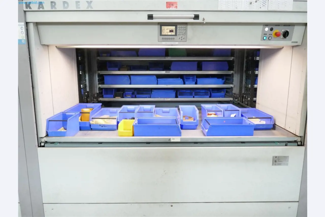 Maschinen, Warenvorräte, Lagertechnik u. Designmöbel eines Möbelherstellers-5