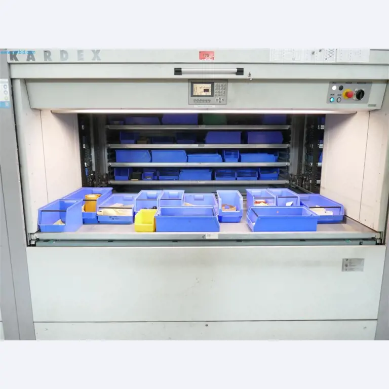 Maschinen, Warenvorräte, Lagertechnik u. Designmöbel eines Möbelherstellers-5