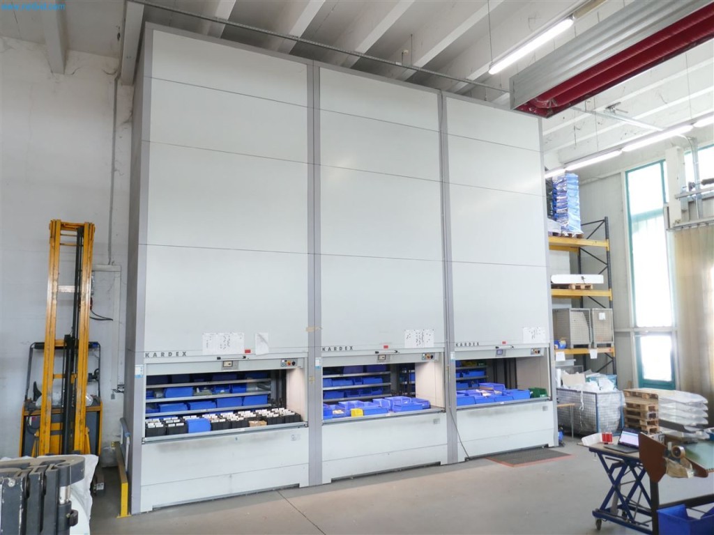 Maschinen, Warenvorräte, Lagertechnik u. Designmöbel eines Möbelherstellers-1