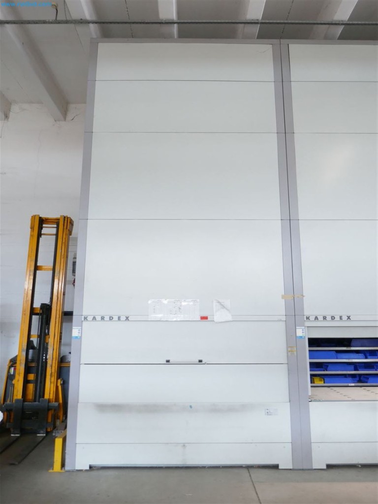 Maschinen, Warenvorräte, Lagertechnik u. Designmöbel eines Möbelherstellers-2