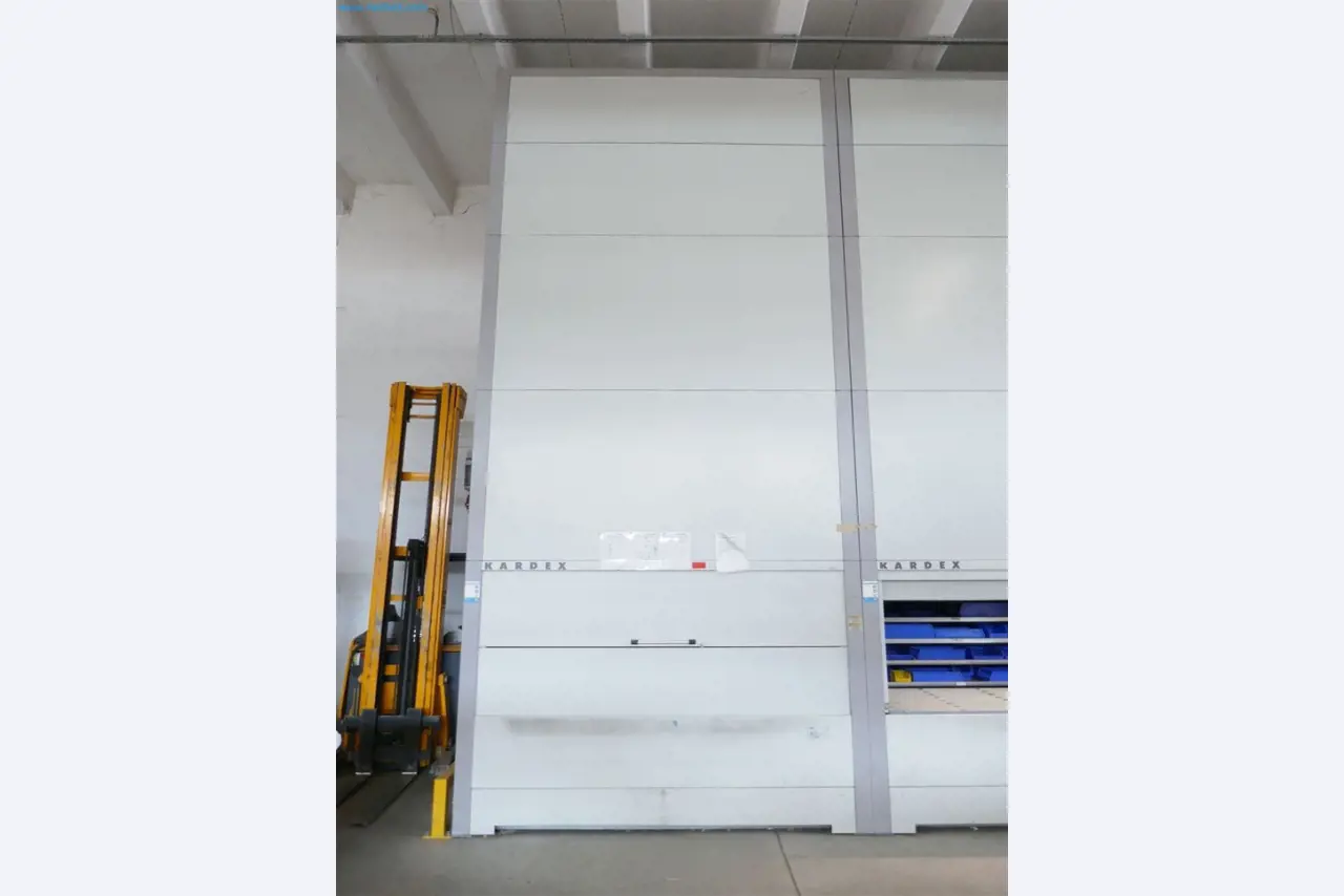 Maschinen, Warenvorräte, Lagertechnik u. Designmöbel eines Möbelherstellers-2