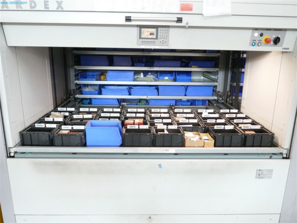 Maschinen, Warenvorräte, Lagertechnik u. Designmöbel eines Möbelherstellers-3