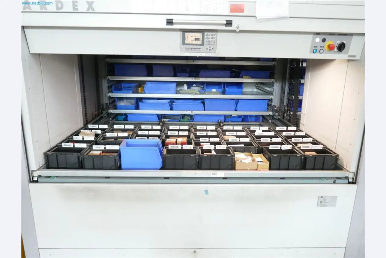 Maschinen, Warenvorräte, Lagertechnik u. Designmöbel eines Möbelherstellers-3