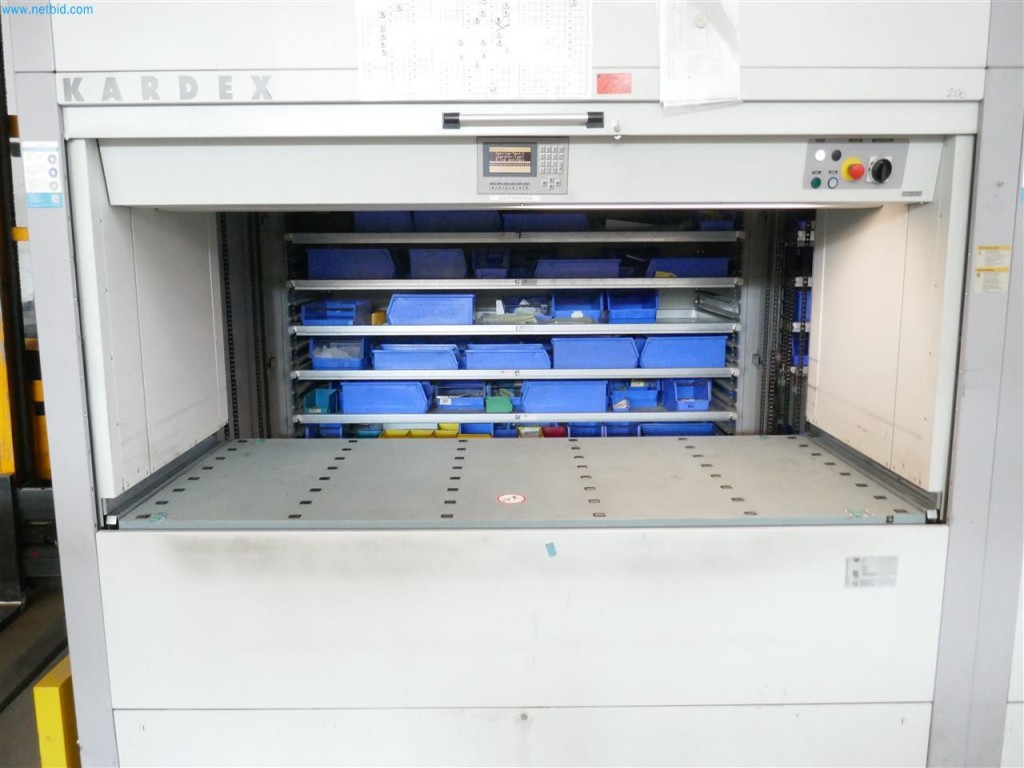 Maschinen, Warenvorräte, Lagertechnik u. Designmöbel eines Möbelherstellers-4