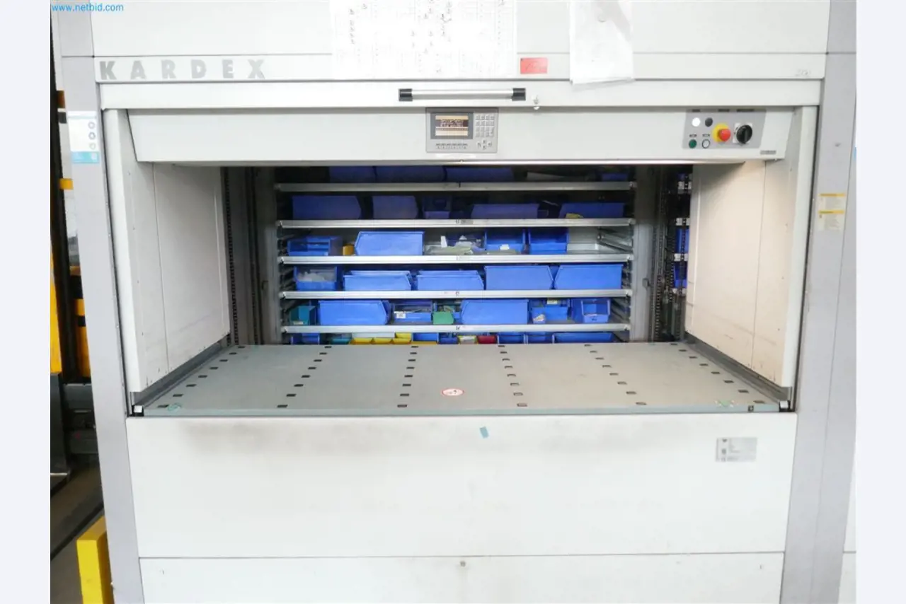 Maschinen, Warenvorräte, Lagertechnik u. Designmöbel eines Möbelherstellers-4