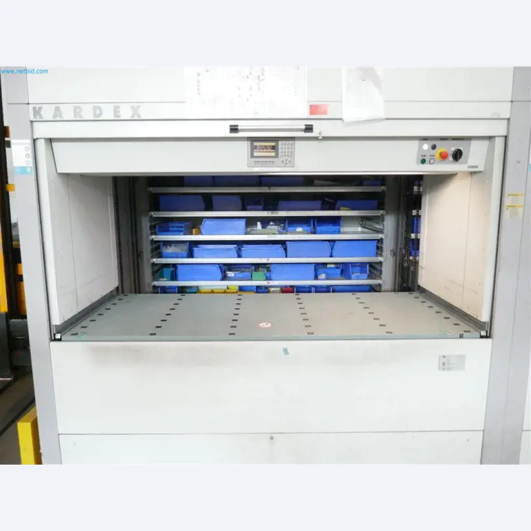 Maschinen, Warenvorräte, Lagertechnik u. Designmöbel eines Möbelherstellers-4