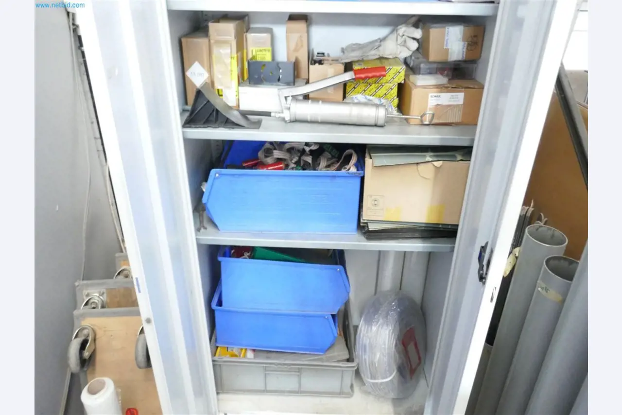 Maschinen, Warenvorräte, Lagertechnik u. Designmöbel eines Möbelherstellers-4