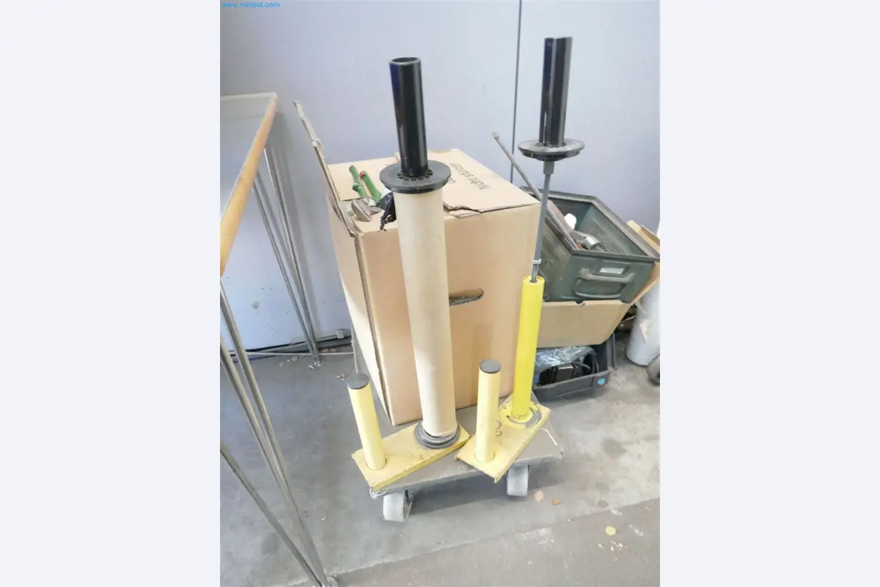 Maschinen, Warenvorräte, Lagertechnik u. Designmöbel eines Möbelherstellers-5