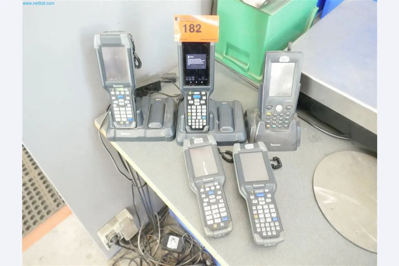 Machines, inventarissen, opbergtechniek en designmeubels van een meubelfabrikant-1