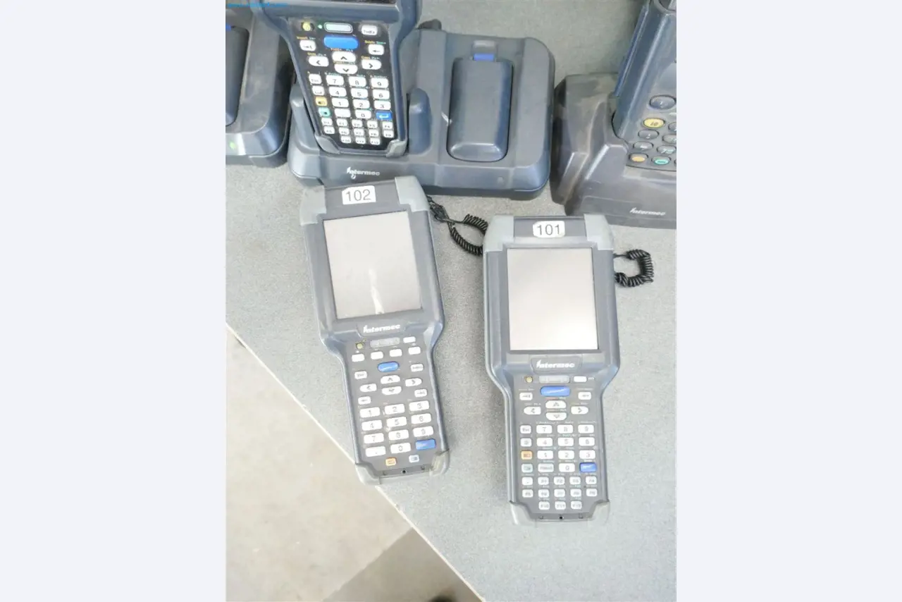 Machines, inventarissen, opbergtechniek en designmeubels van een meubelfabrikant-2