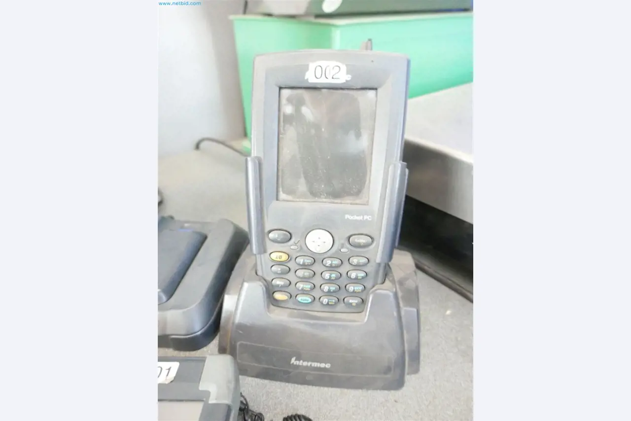 Machines, inventarissen, opbergtechniek en designmeubels van een meubelfabrikant-4