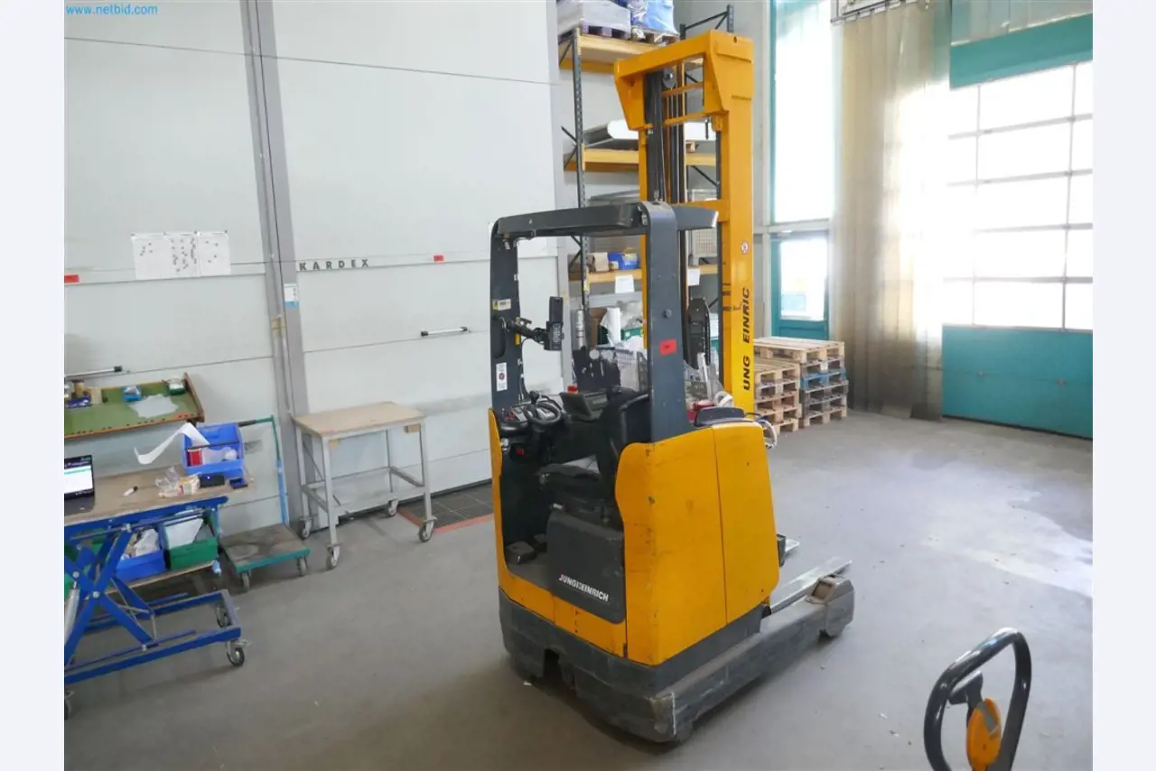 Maschinen, Warenvorräte, Lagertechnik u. Designmöbel eines Möbelherstellers-2