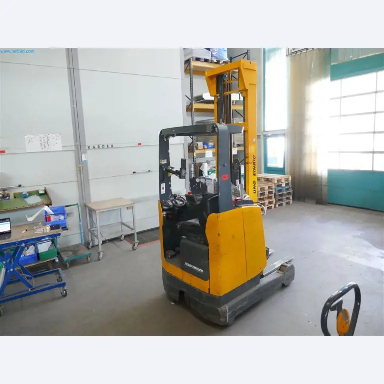 Maschinen, Warenvorräte, Lagertechnik u. Designmöbel eines Möbelherstellers-2