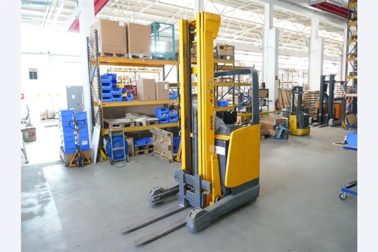 Maschinen, Warenvorräte, Lagertechnik u. Designmöbel eines Möbelherstellers-3