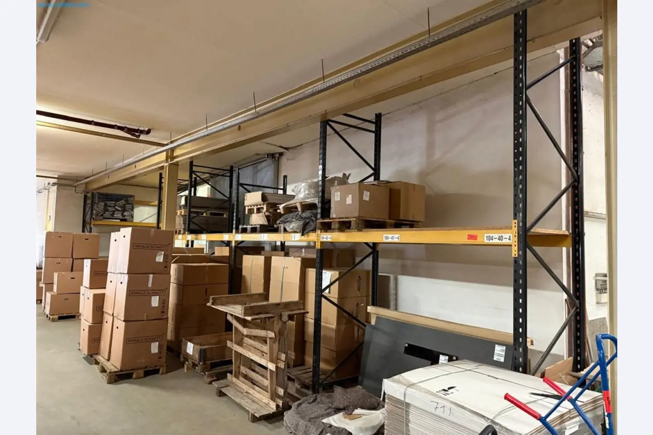 Machines, inventarissen, opbergtechniek en designmeubels van een meubelfabrikant-1