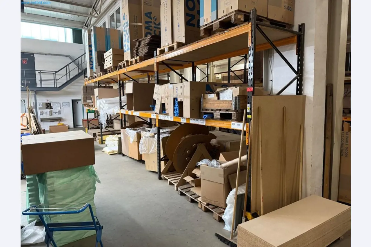 Machines, inventarissen, opbergtechniek en designmeubels van een meubelfabrikant-4