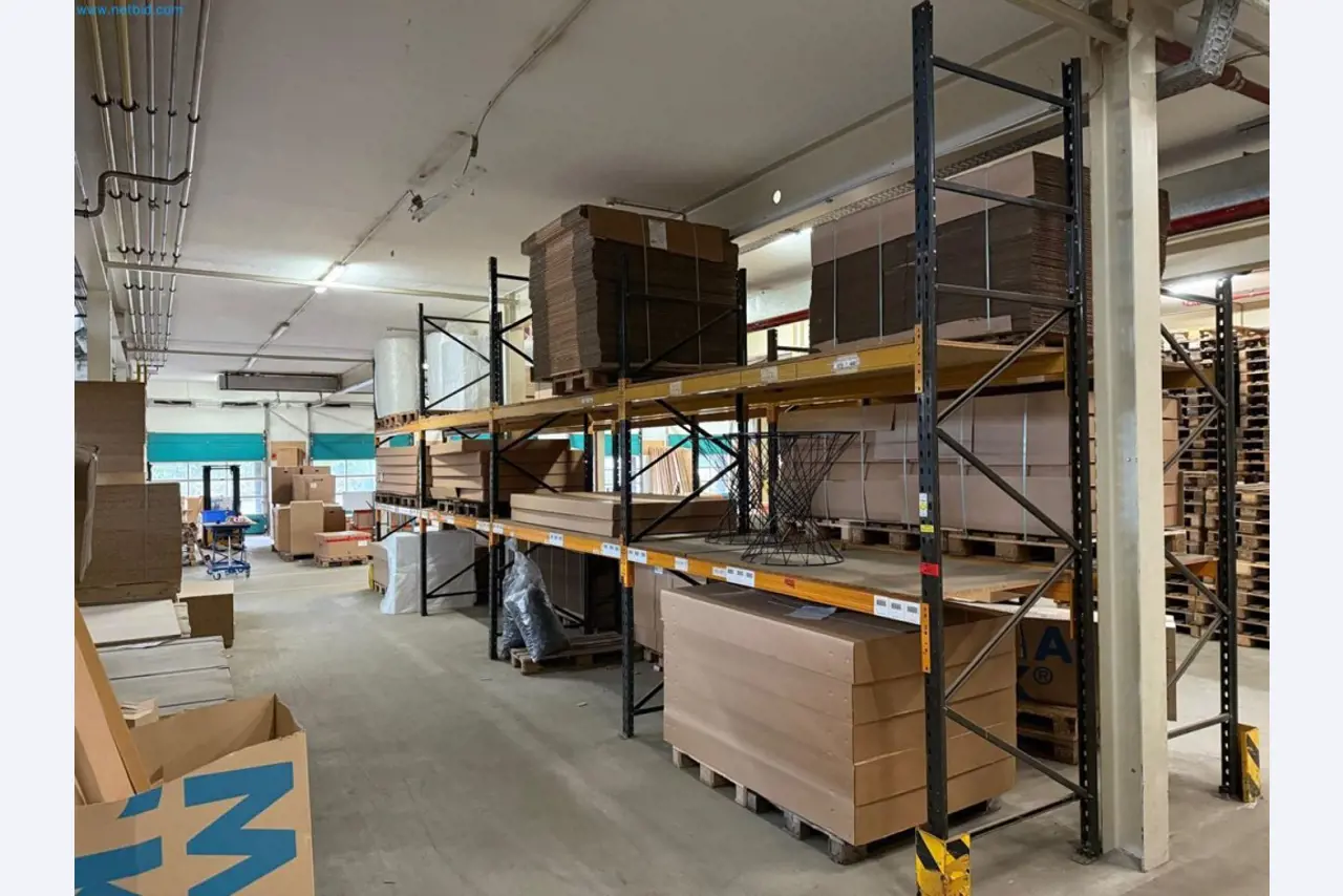 Machines, inventarissen, opbergtechniek en designmeubels van een meubelfabrikant-5
