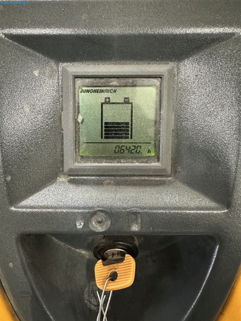 Maschinen, Warenvorräte, Lagertechnik u. Designmöbel eines Möbelherstellers-2