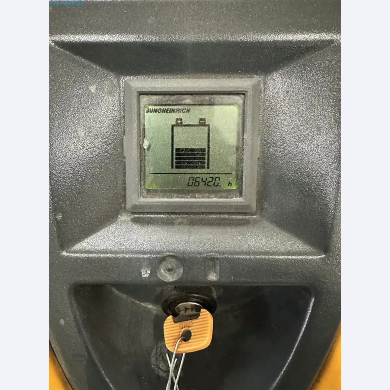 Machines, inventarissen, opbergtechniek en designmeubels van een meubelfabrikant-2