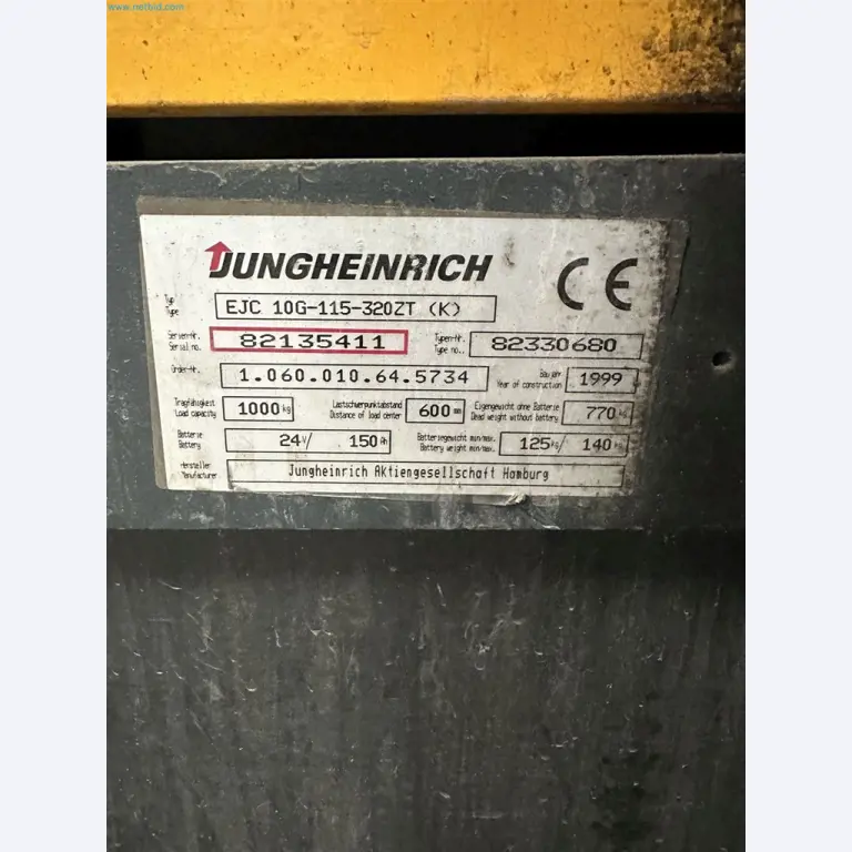 Machines, inventarissen, opbergtechniek en designmeubels van een meubelfabrikant-4