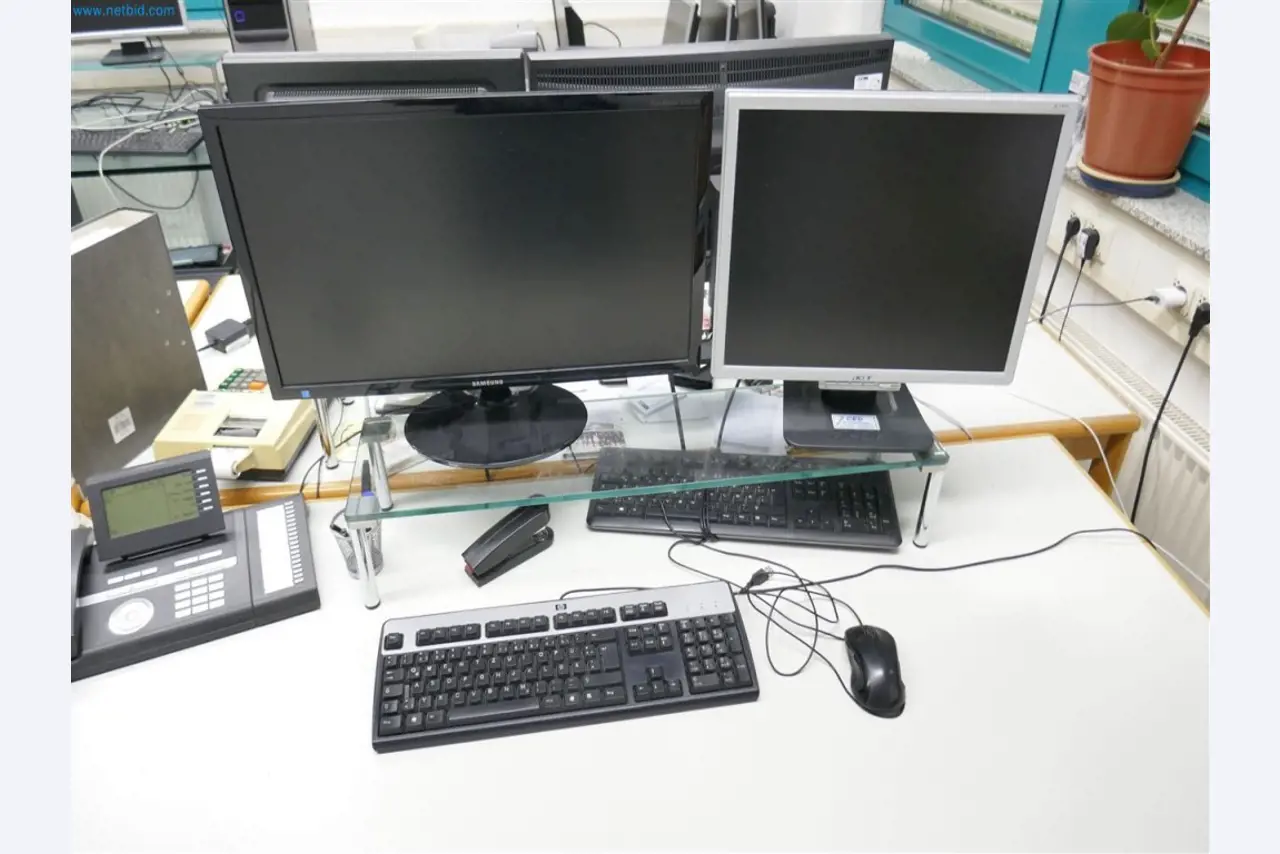 Machines, inventarissen, opbergtechniek en designmeubels van een meubelfabrikant-1