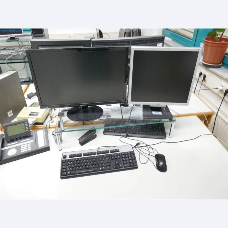 Machines, inventarissen, opbergtechniek en designmeubels van een meubelfabrikant-1